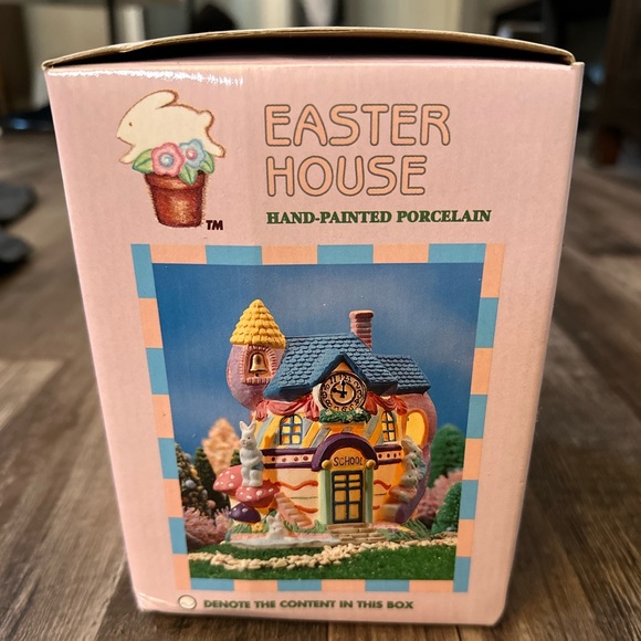 Easter House Hand-Painted Porcelain Decoration - Picture 4 of 5